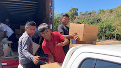 Ngobe_Conf_boys_unloading_container-240.jpeg